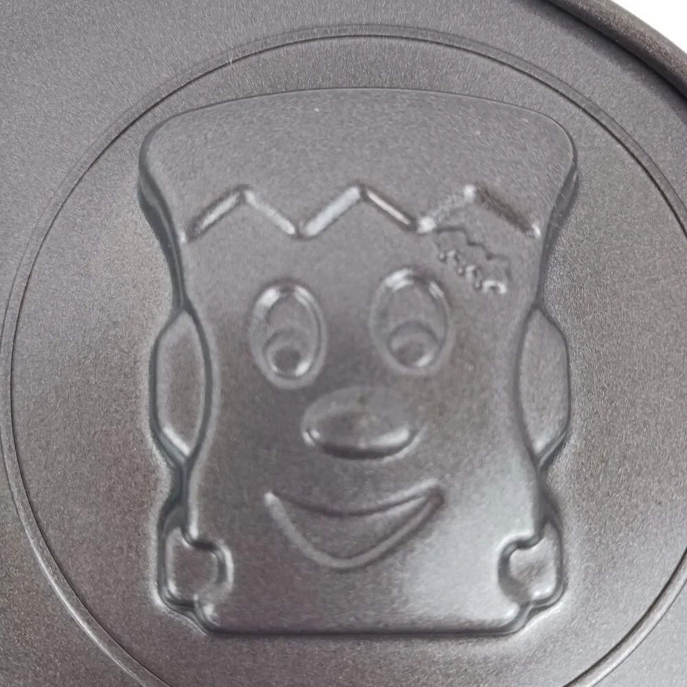 Wilton Halloween Cookie Treat Shapes Pan Mummy Cat Bat Ghost Spider Pumpkin